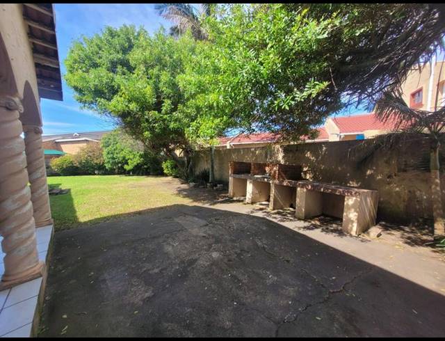 4 BEDROOM PROPERTY TO RENT IN UVONGO BEACH